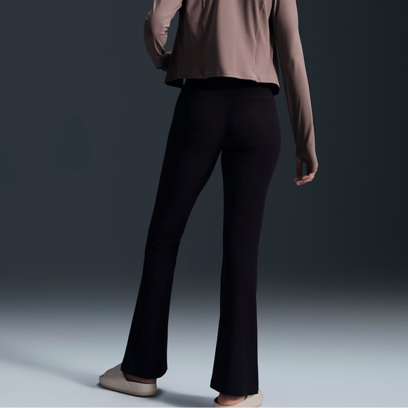 NWT Nike Zenvy High-Rise Flared Leggings - Picture 3 of 11